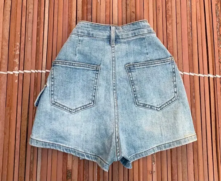 Short en jean bleu clair délavé