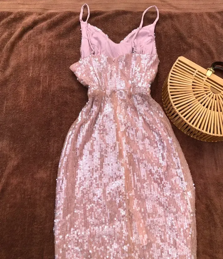 Robe longue rose dentelle ajustée 3