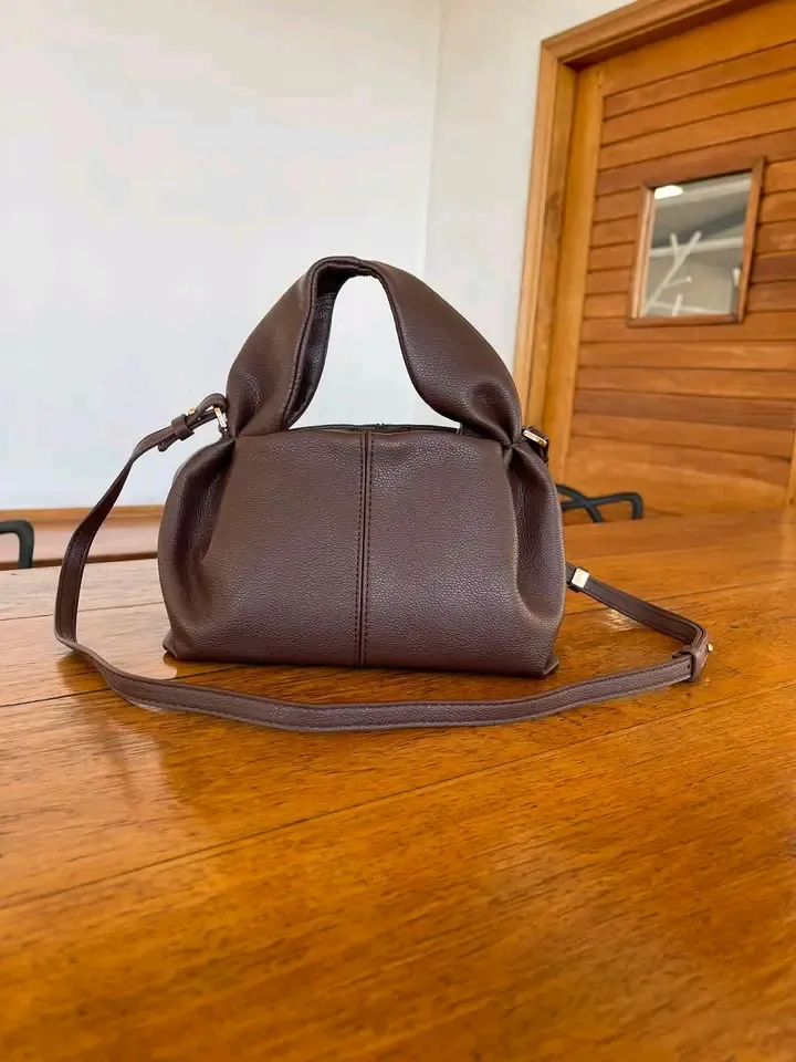 Sac à main cuir taupe avec bandoulière 3