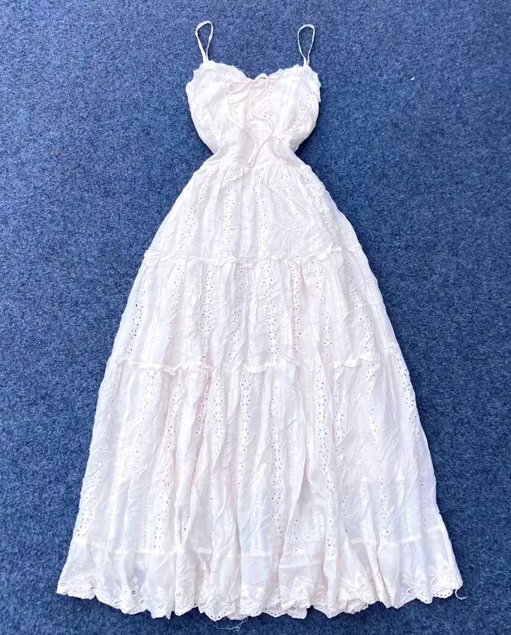 Robe blanche à bretelles coton ajouré 5