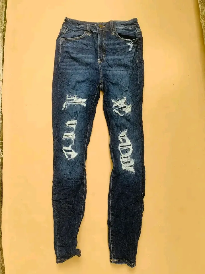 Jean slim déchiré bleu foncé