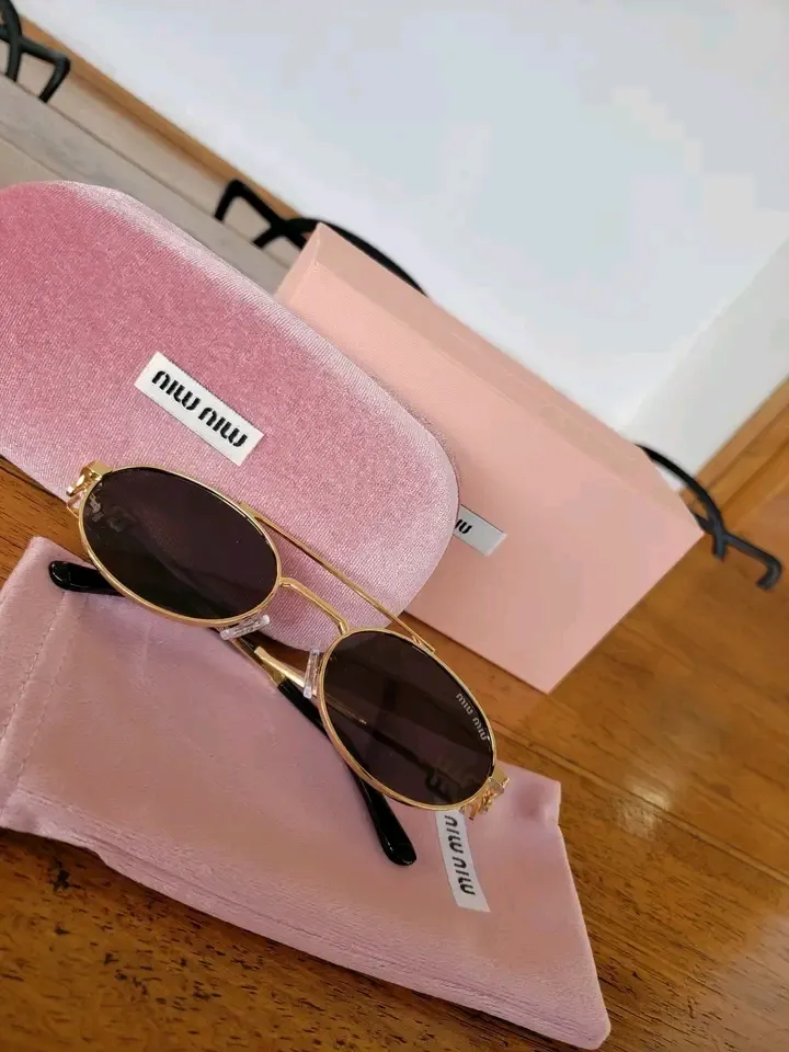 Lunettes de soleil Miu Miu ovales dorées 5