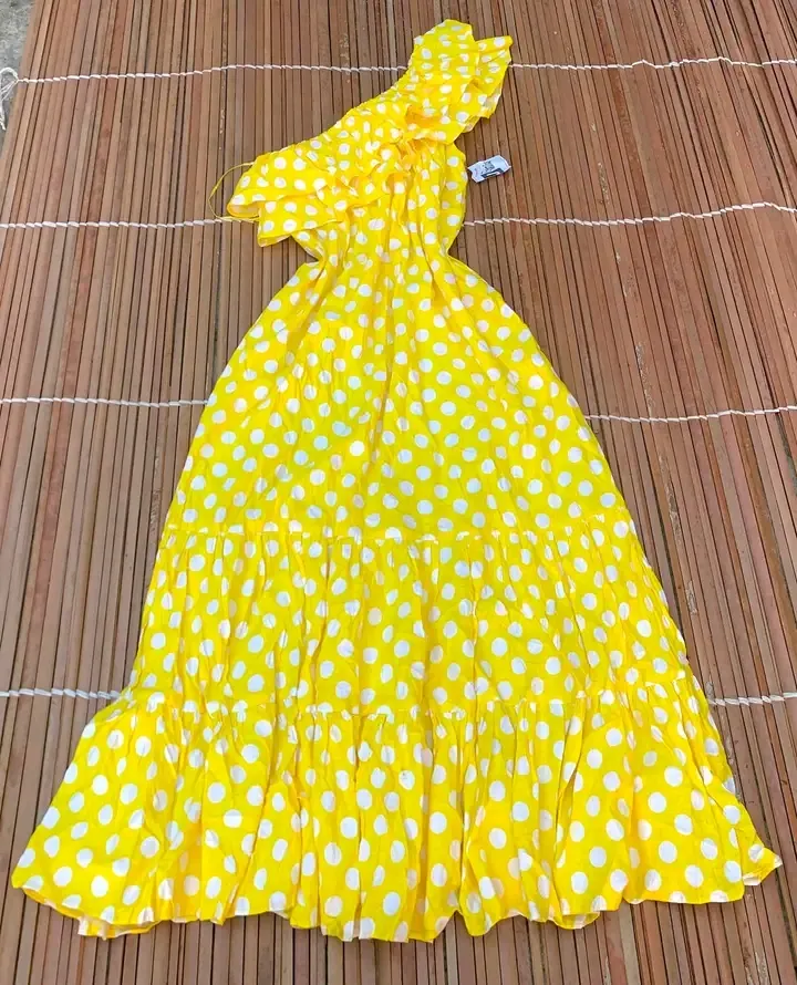 Robe jaune à pois blancs 3