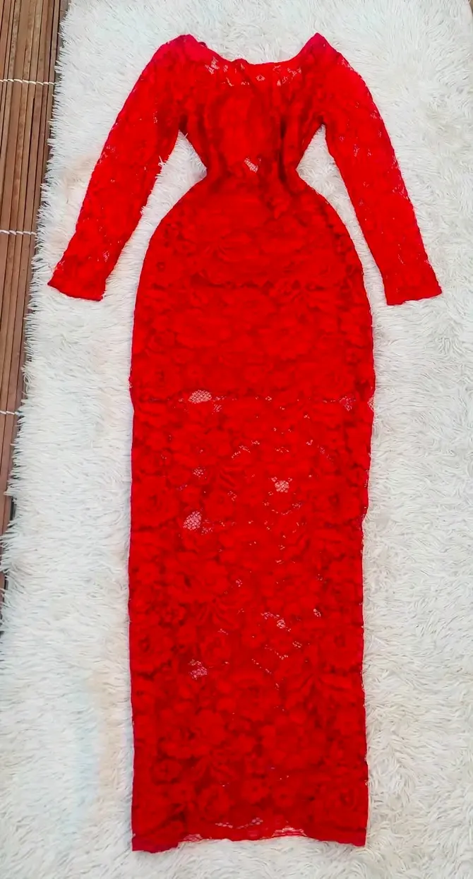 Robe dentelle rouge manches longues 5
