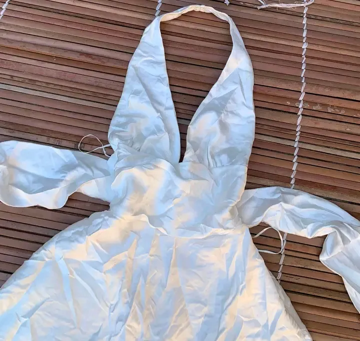 Robes blanche à capuche avec nœuds 5
