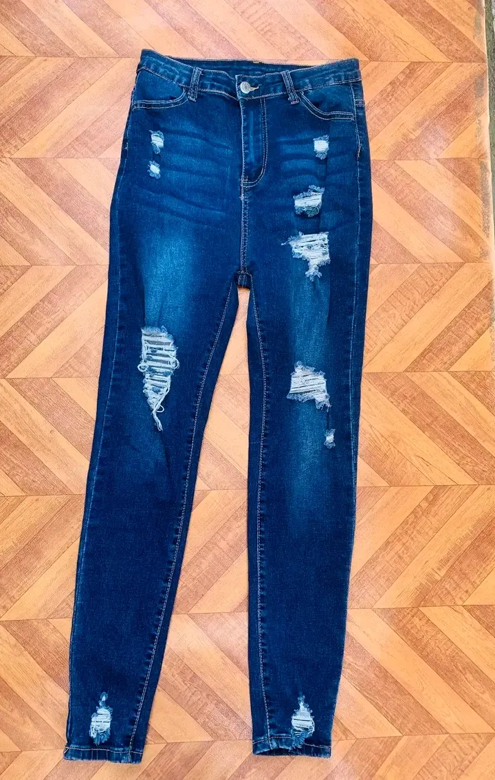 Jean déchiré bleu taille moyenne 3