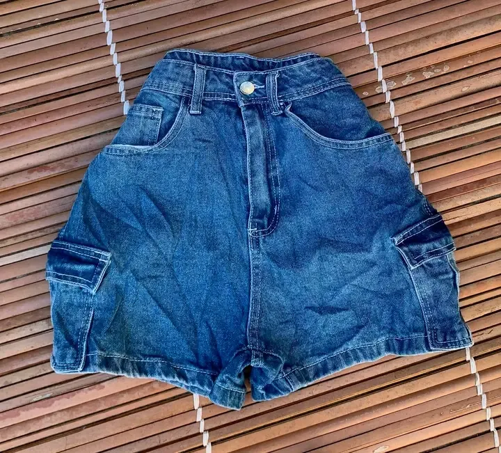 Short en jean bleu cargo poches 3