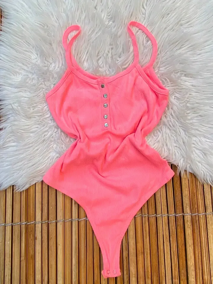 Lot bodysuite rose fluo et sacs 2