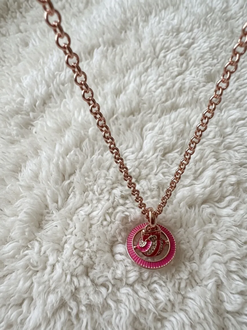 Collier Vivienne Westwood pendentif rose et chaîne dorée 5