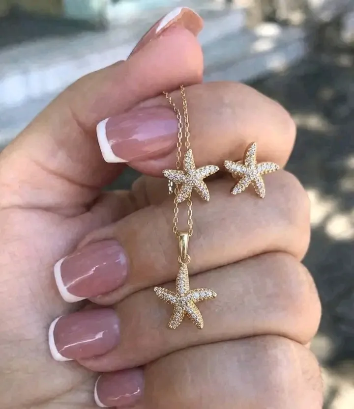 Collier pendentif étoile de mer doré 2