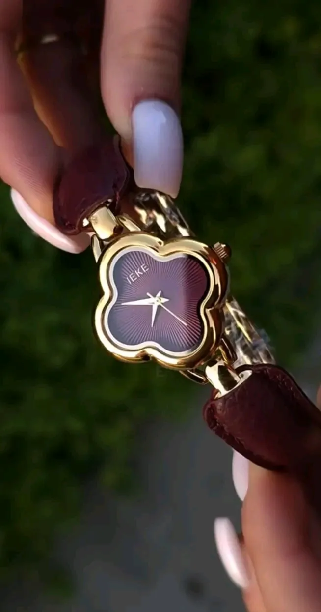 Montre analogique dorée cadran trèfle noir 2