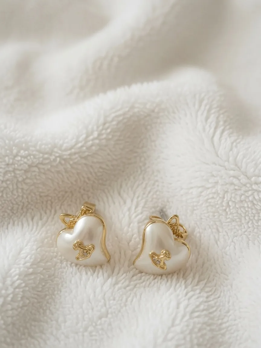 Boucles d'oreilles Vivienne Westwood créoles dorées perles