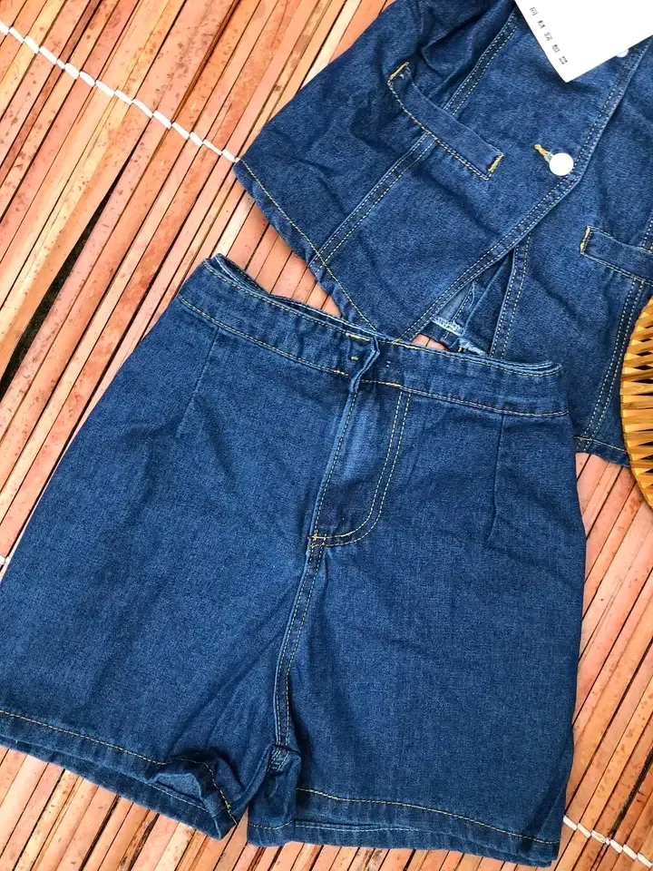 Ensemble chemise et short en denim bleu