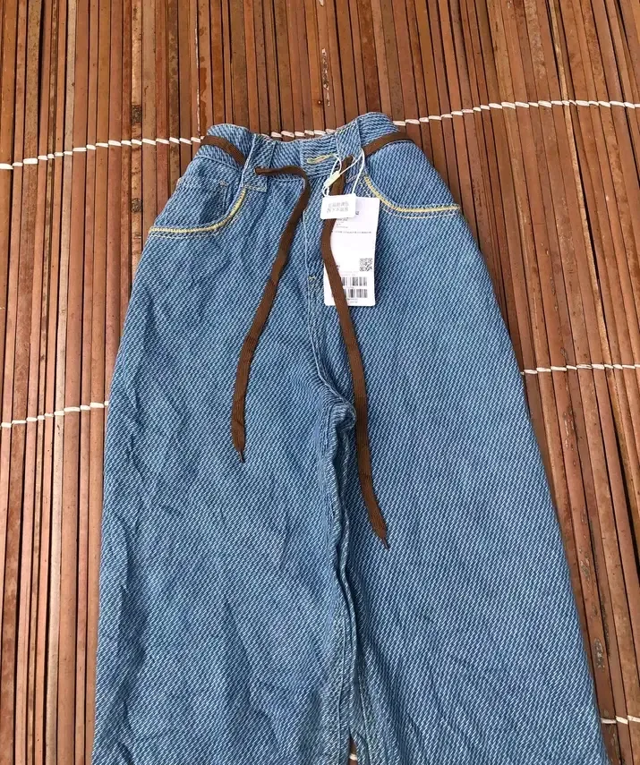 Jean bleu clair avec étiquette neuf 3