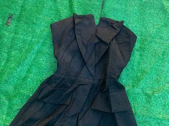 Haute noire volantée vintage