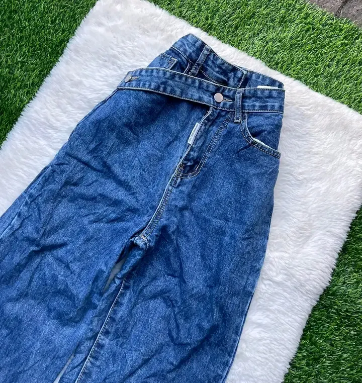 Jean bleu taille haute poches plaquées 3
