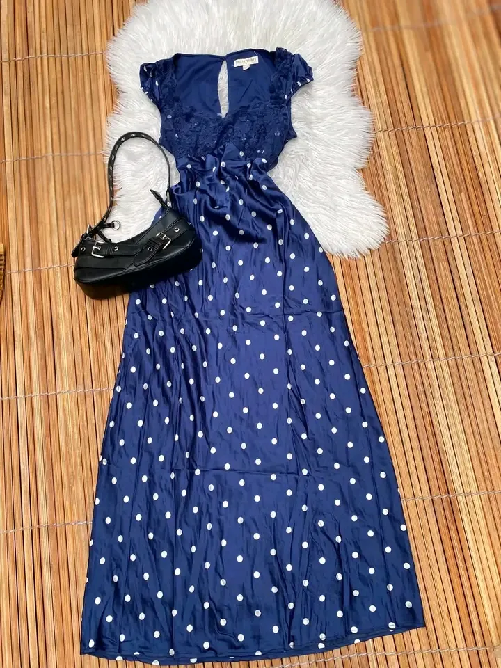 Robe à pois bleu marine et blanc 3
