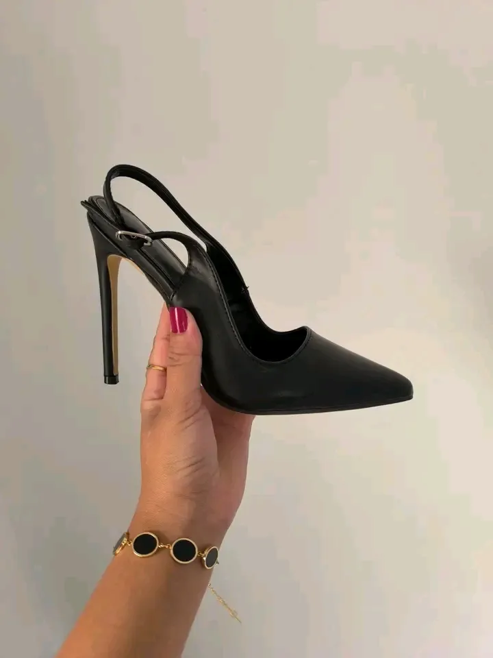 Escarpins noirs talons aiguilles sling-back 3
