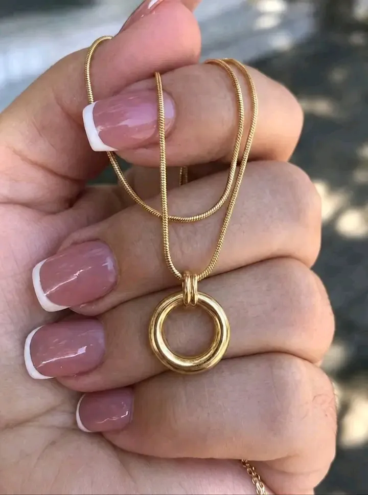 Collier chaîne dorée anneau doré