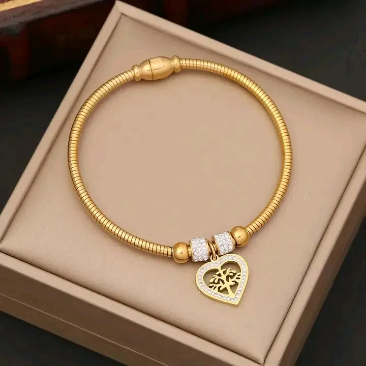 Bracelet chaîne dorée charm cœur