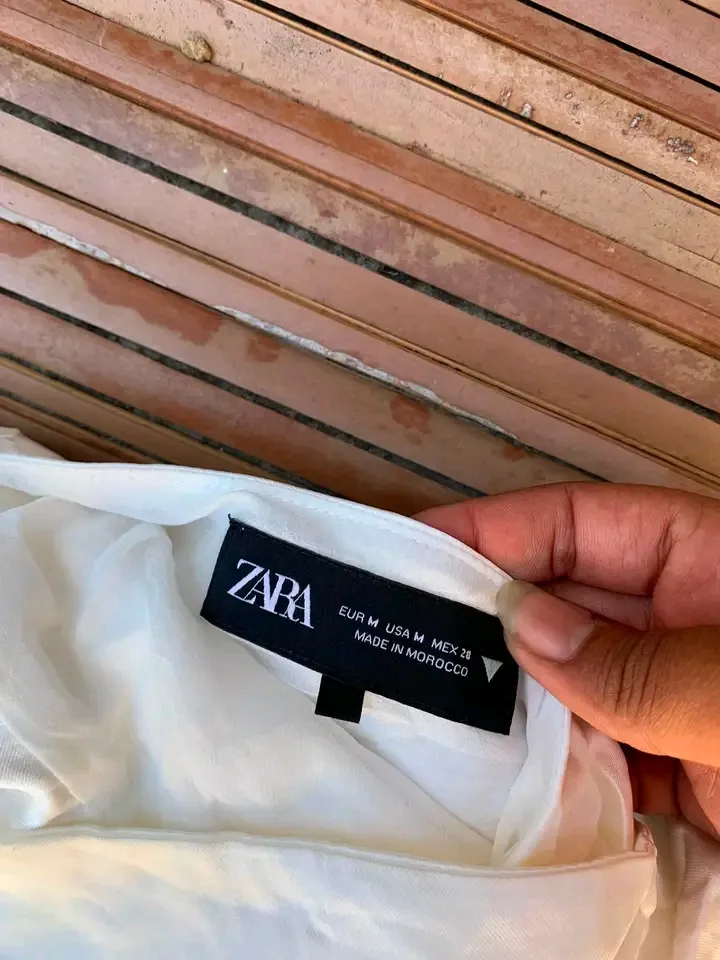 Robes blanche à capuche avec nœuds 2