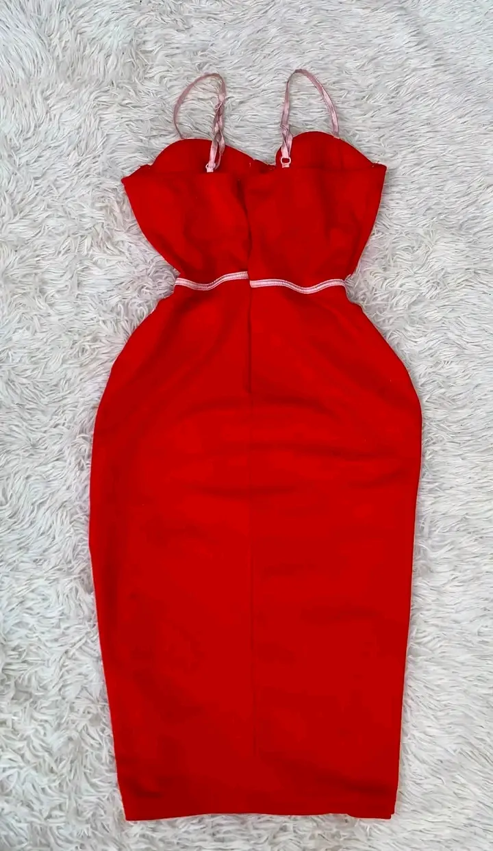 Robe rouge bustier avec bandes blanches