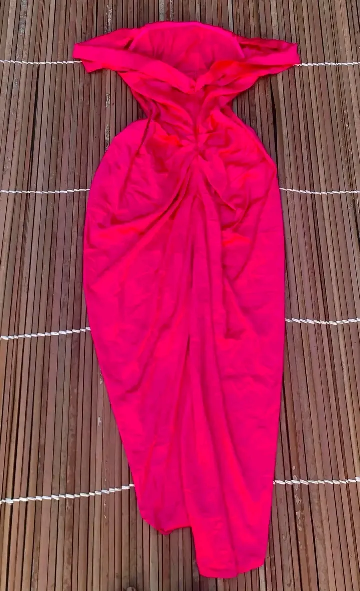 Robe longue rose vif asymétrique
