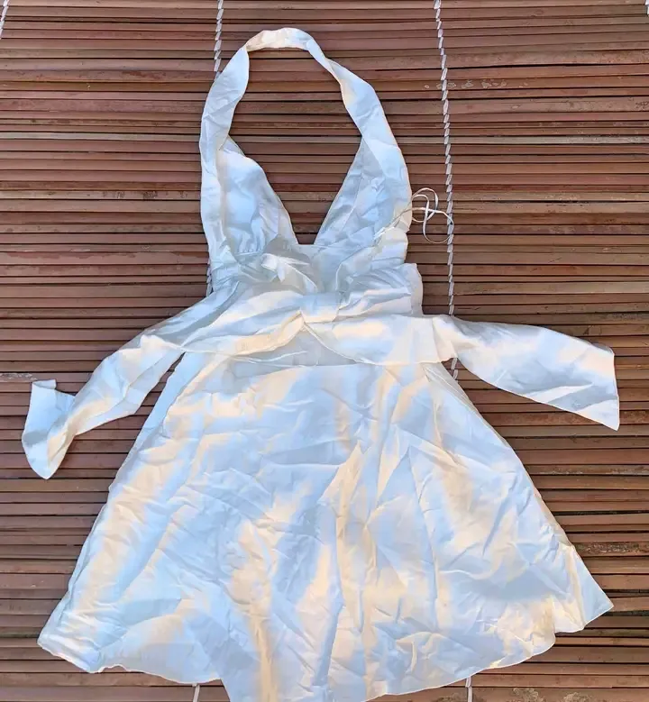Robes blanche à capuche avec nœuds 4