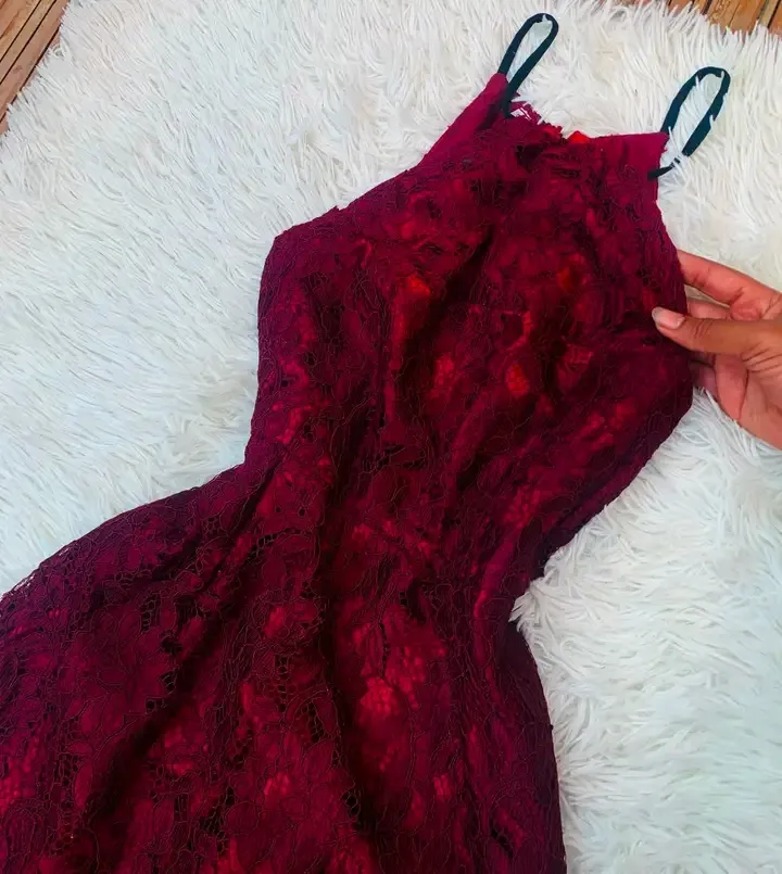 Robe dentelle rouge bordeaux sans marque