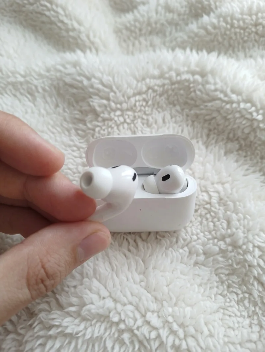 AirPods Pro blanc avec boîtier de charge 2