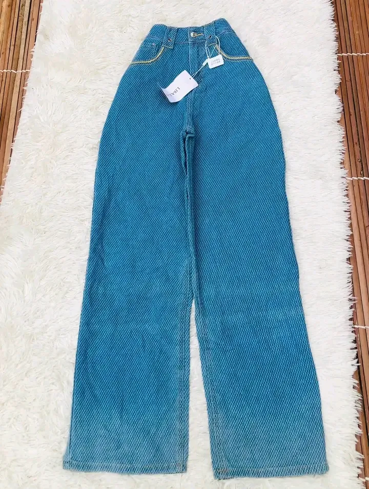 Jean bleu clair taille haute large 4