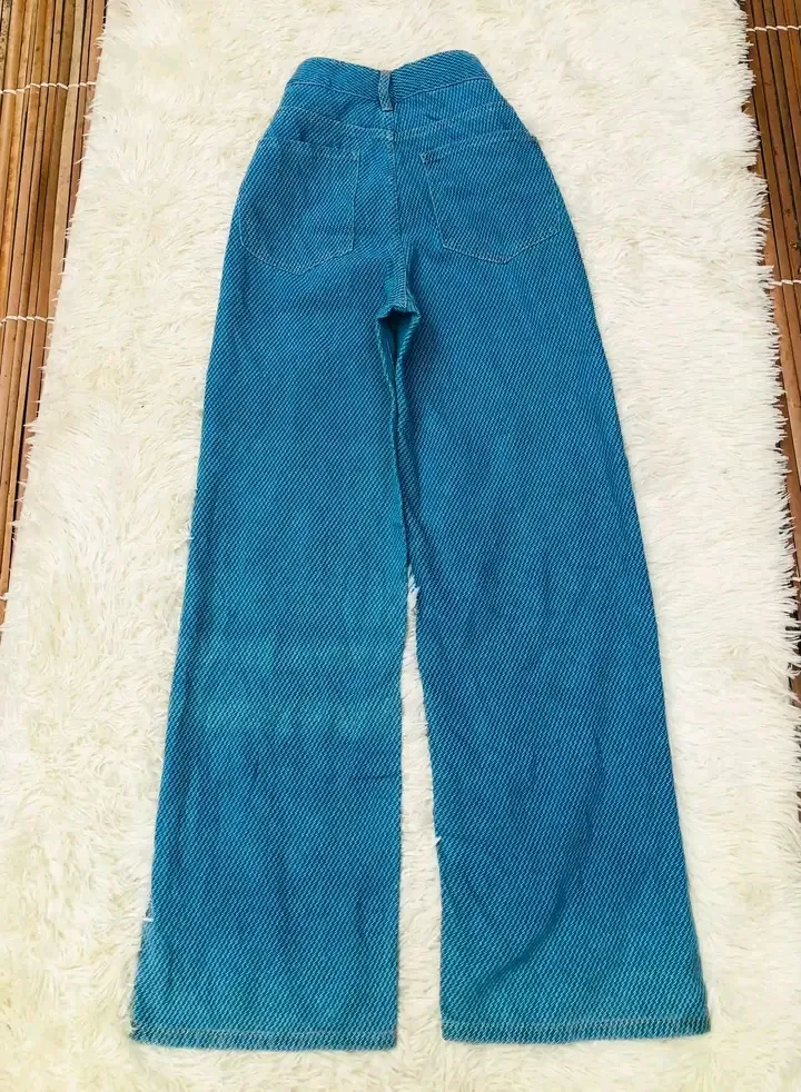 Jean bleu clair taille haute large 2