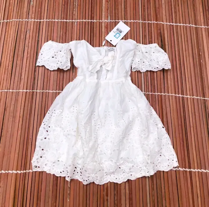 Robe blanche broderie anglaise enfant 4