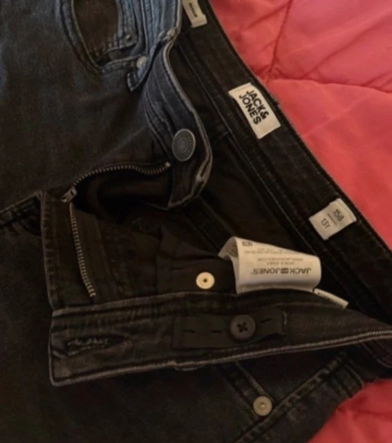 Lot 2 vêtements enfant 10-12 ans – T-shirt Adidas et short Jack & Jones – adidas – taille 10 ans / 140 cm 4