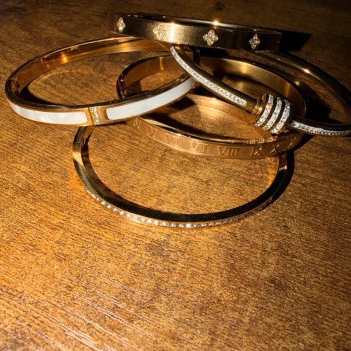 5 bracelets rigides dorés élégant inoxydable – Vintage Dressing – taille Taille unique 3
