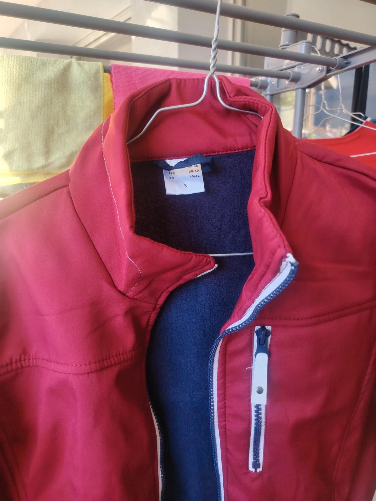 Gilet softshell rouge état neuf – Vintage Dressing – taille S 4