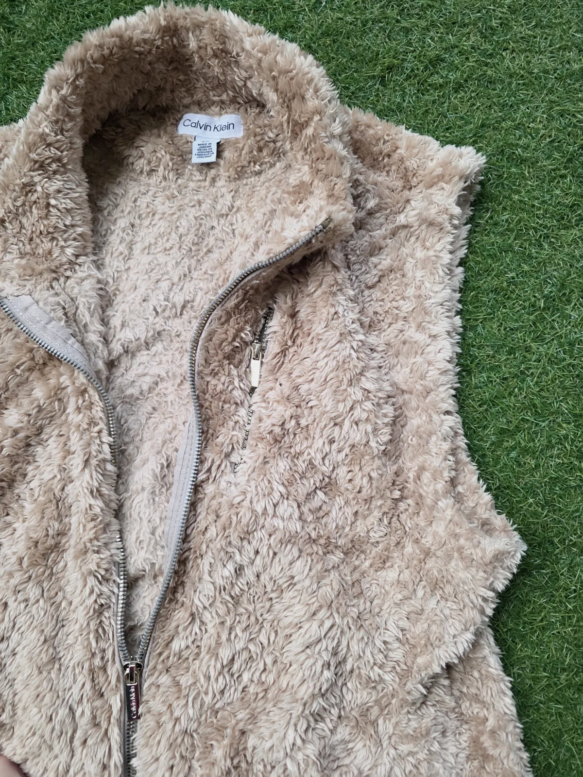 Gilet sans manches Calvin Klein en fausse fourrure – Calvin Klein – taille L 4
