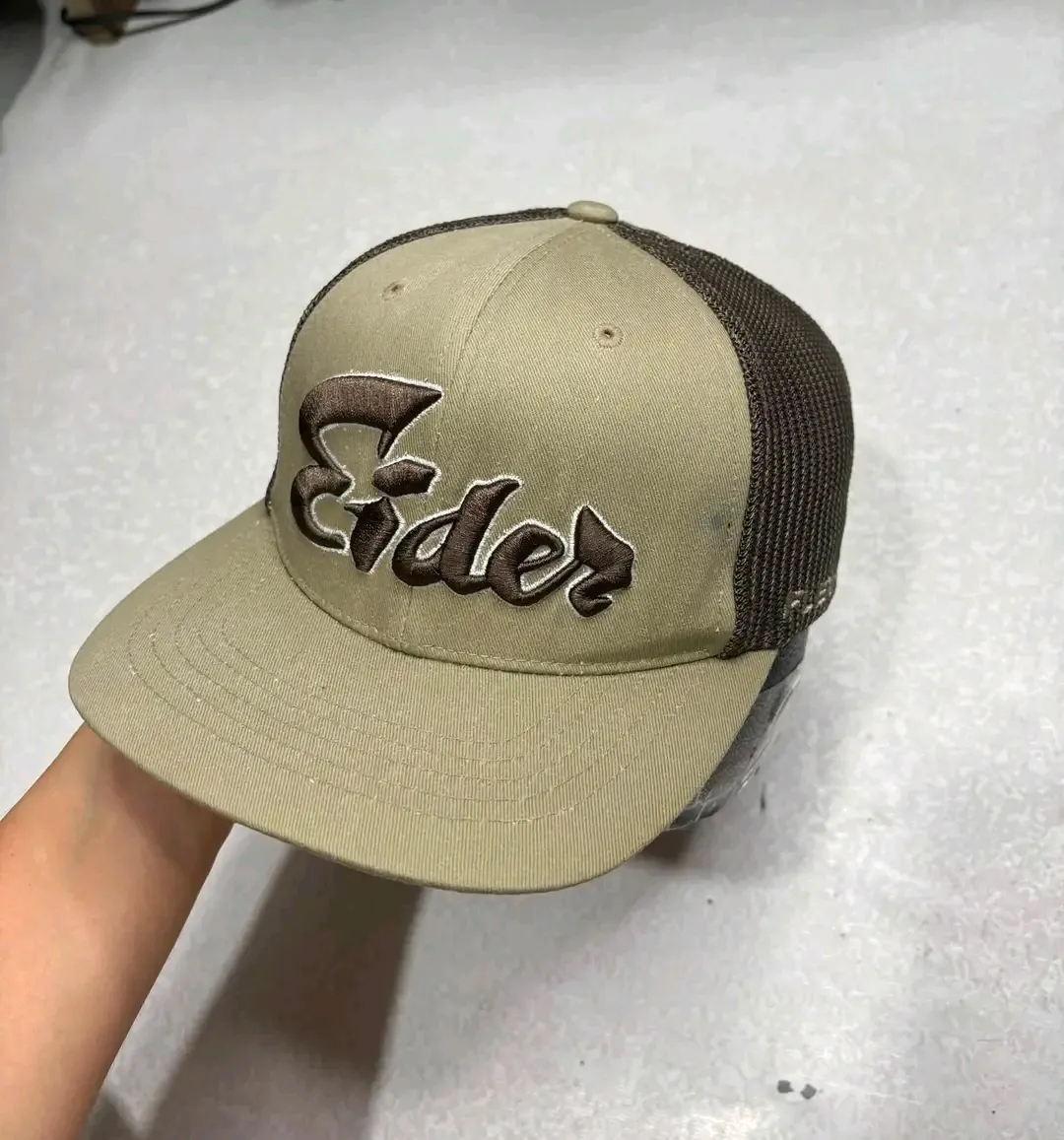 Casquette Adidas trucker beige marron