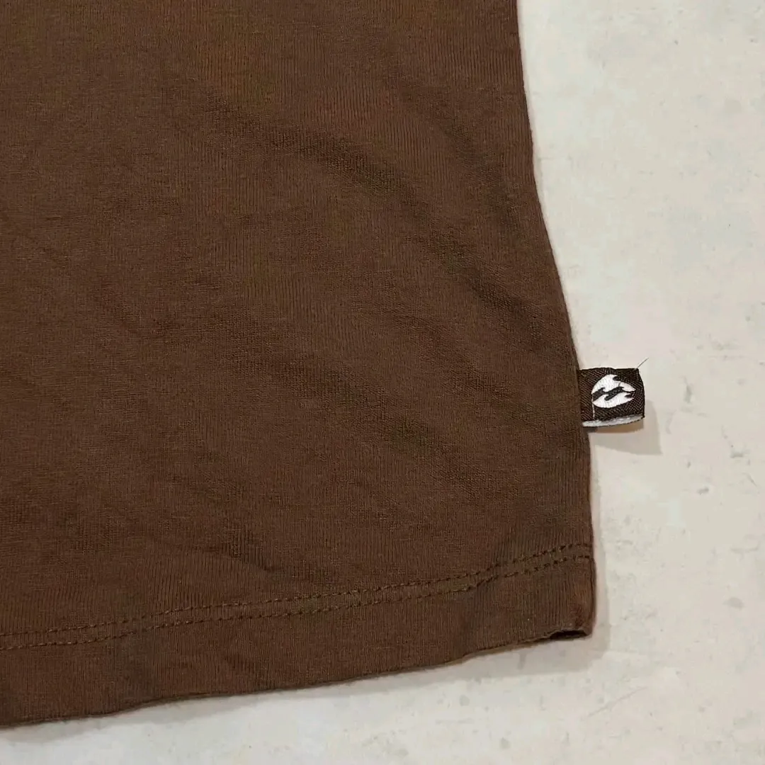 Brown graphic t-shirt with pink logo 3