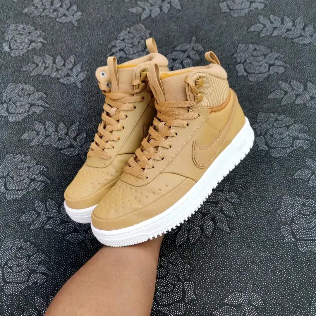 Nike Baskets Montantes Beige Blanc 2