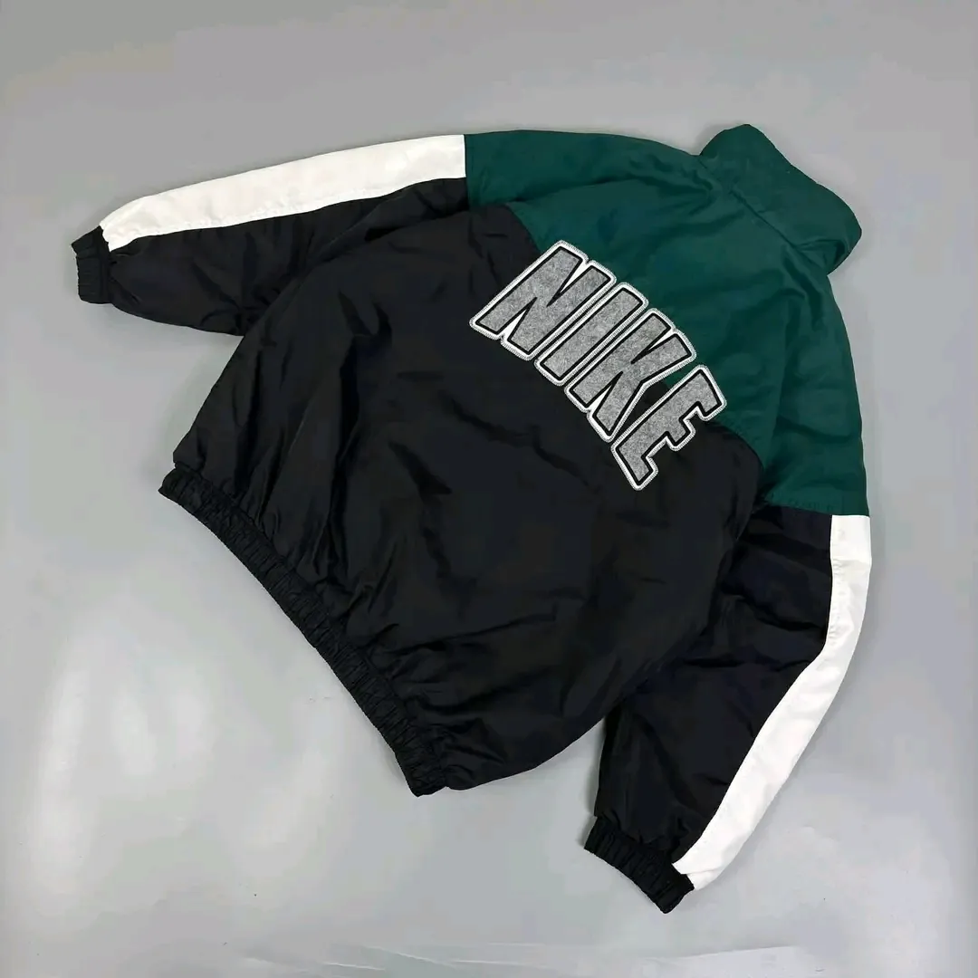 Veste de sport bicolore noir et vert