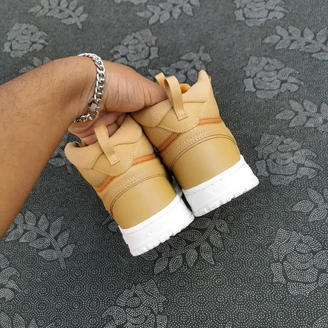 Nike Baskets Montantes Beige Blanc