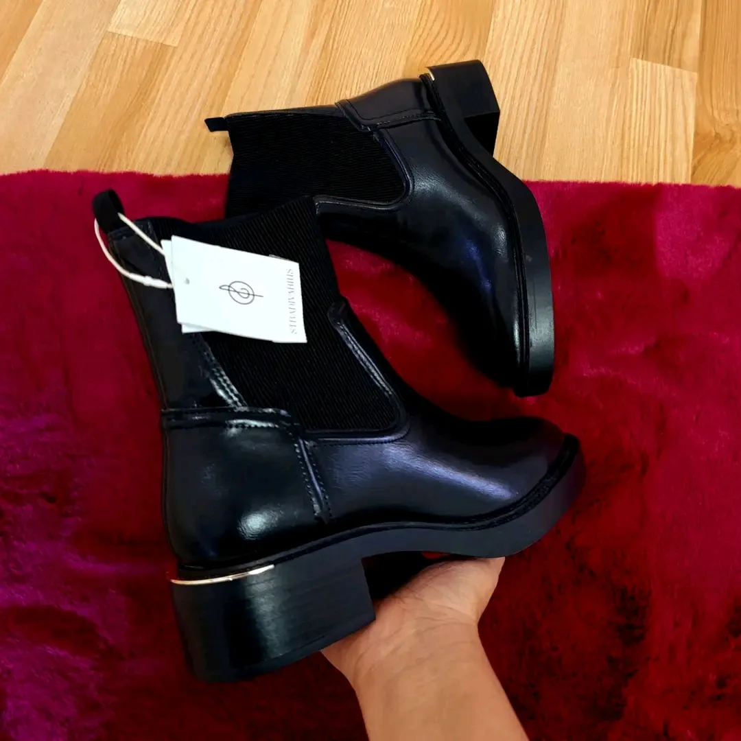 Black leather ankle boots with tag 3