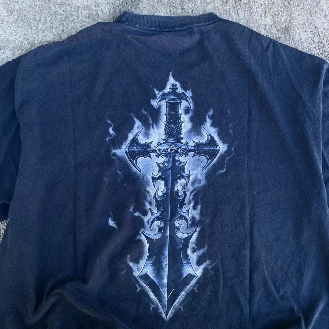 T-shirt noir épée croix flammes