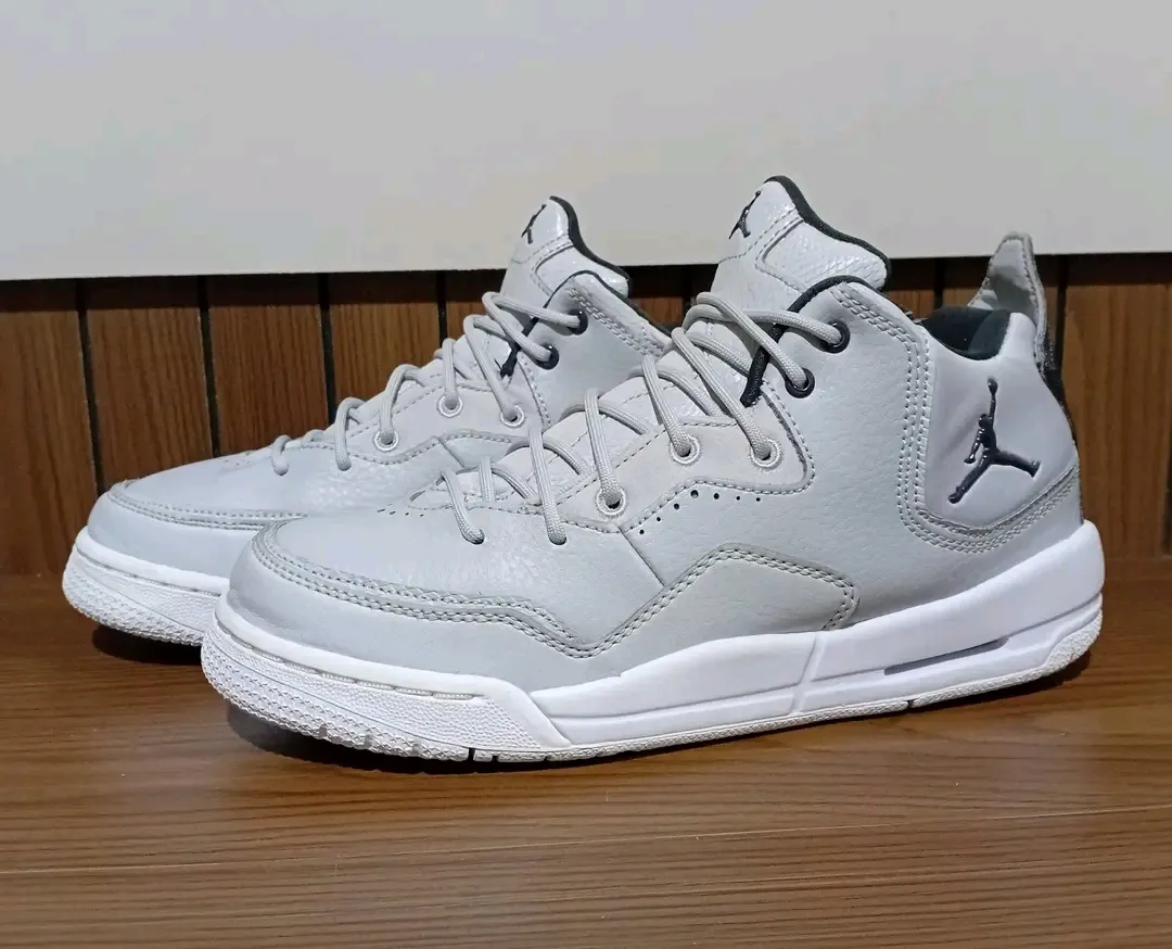 Jordan Baskets blanches classiques 2