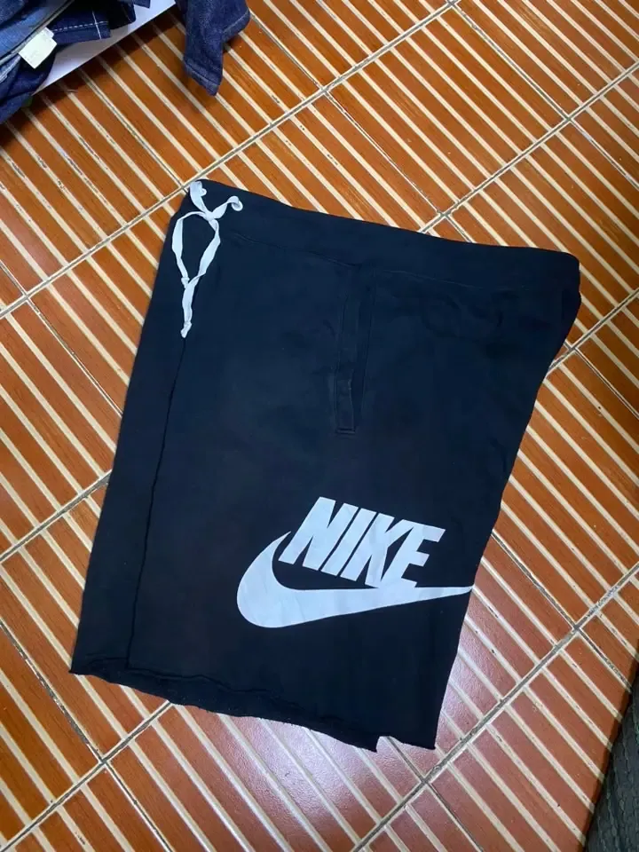Short Nike noir avec logo 4