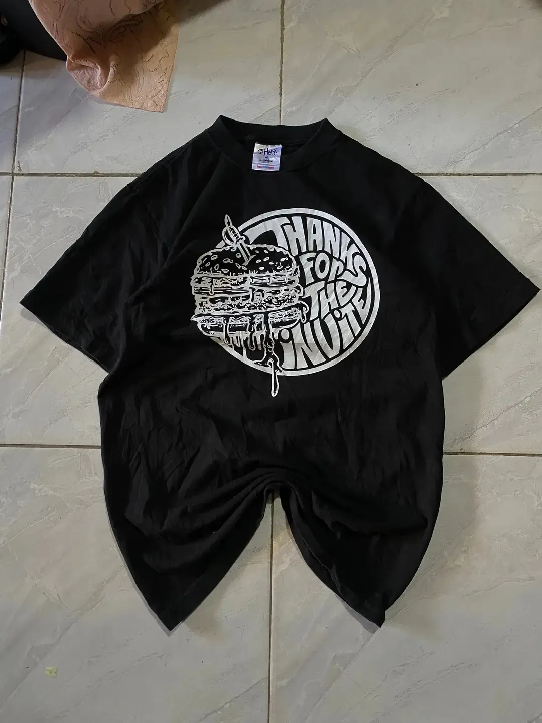 T-shirt noir graphique manches courtes
