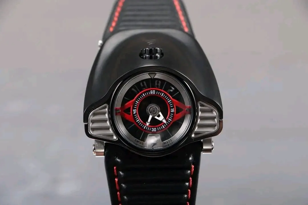 Montre analogique design noir et rouge