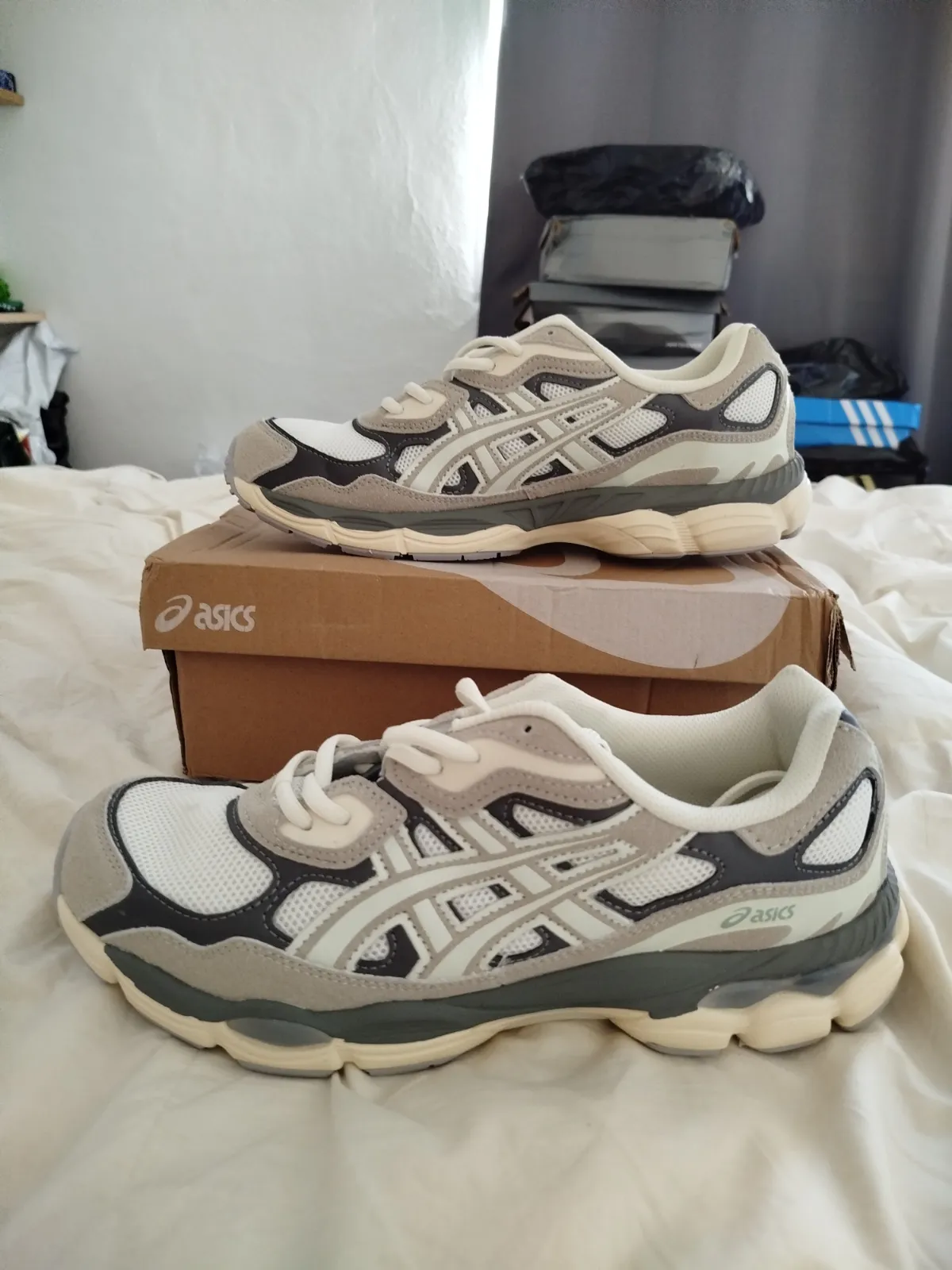 Baskets blanches enfant taille 28 4