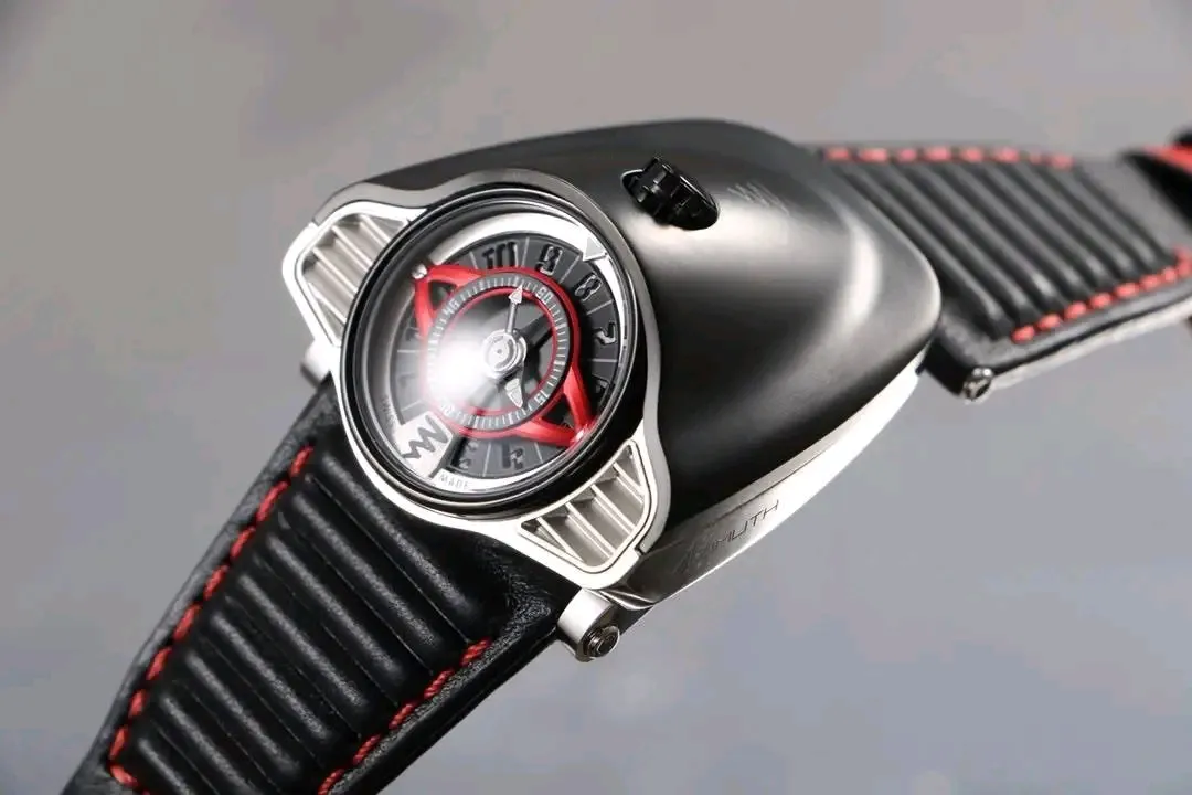 Montre analogique design noir et rouge 4